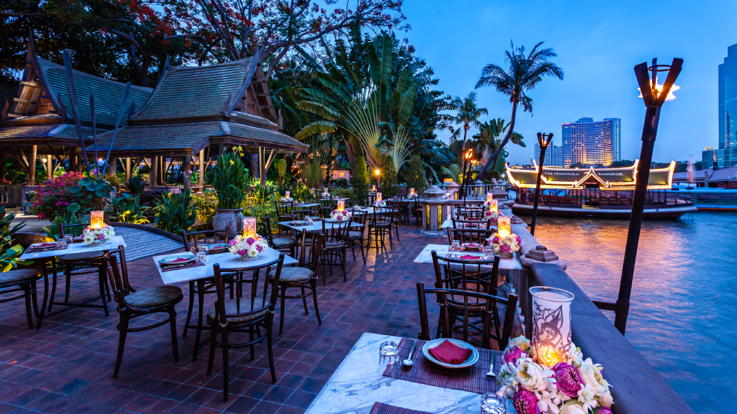 ティプタラ：屋外タイ料理レストラン | ザ・ペニンシュラバンコク